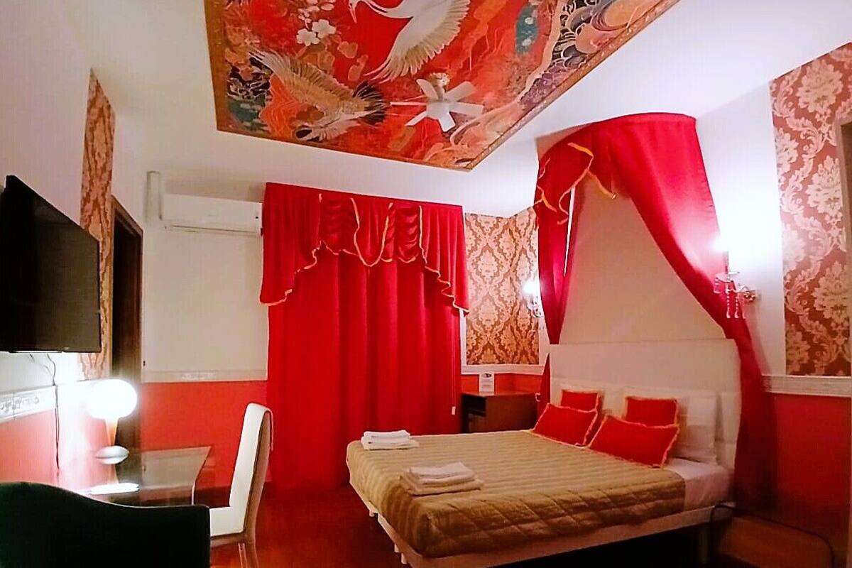 Chambre Confort double, vue sur le complexe | Coffre-fort, bureau, accès au Wi-Fi (inclus)