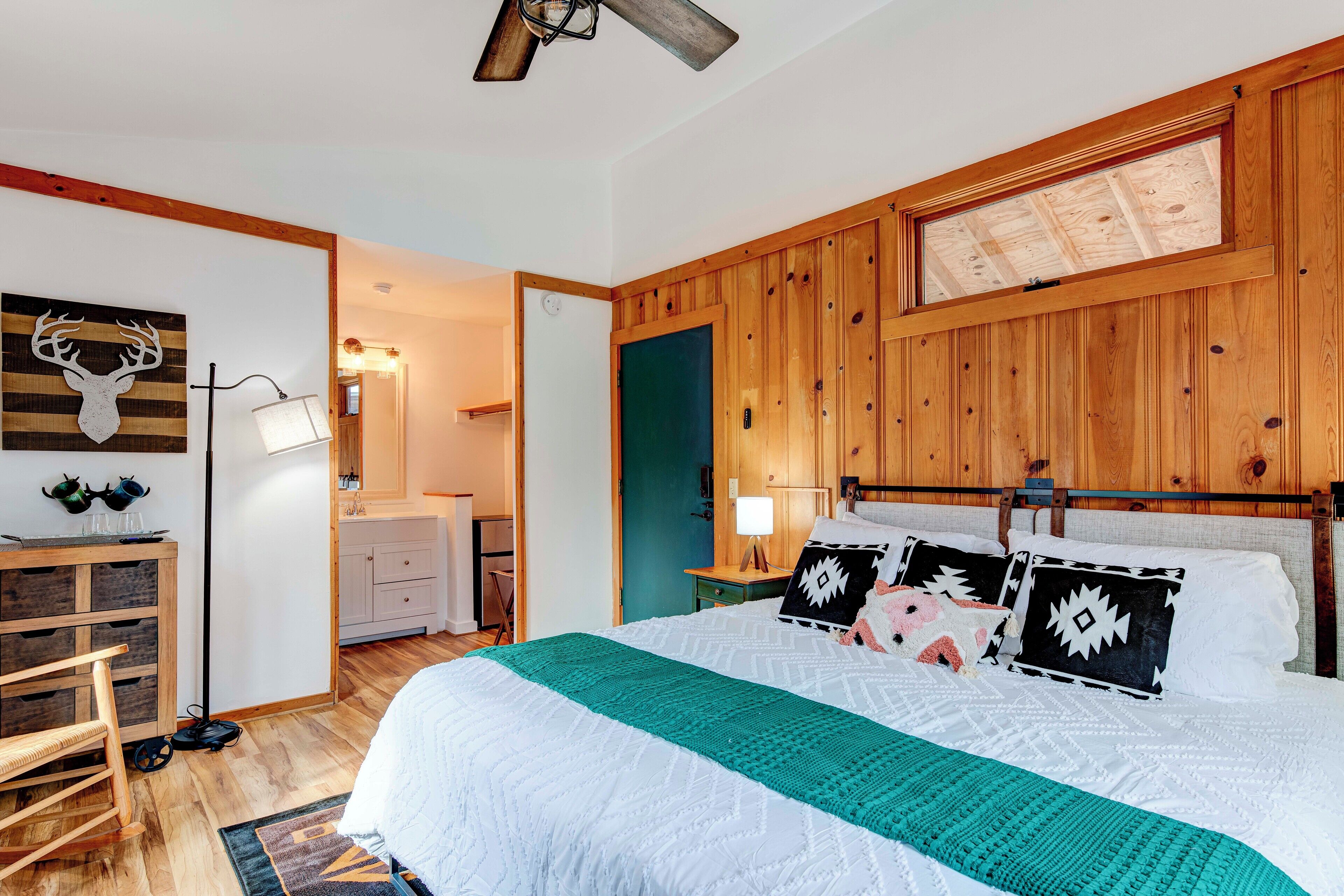 Cozy 1-bedroom hotel suite #13 within walking distance to downtown Waynesville.