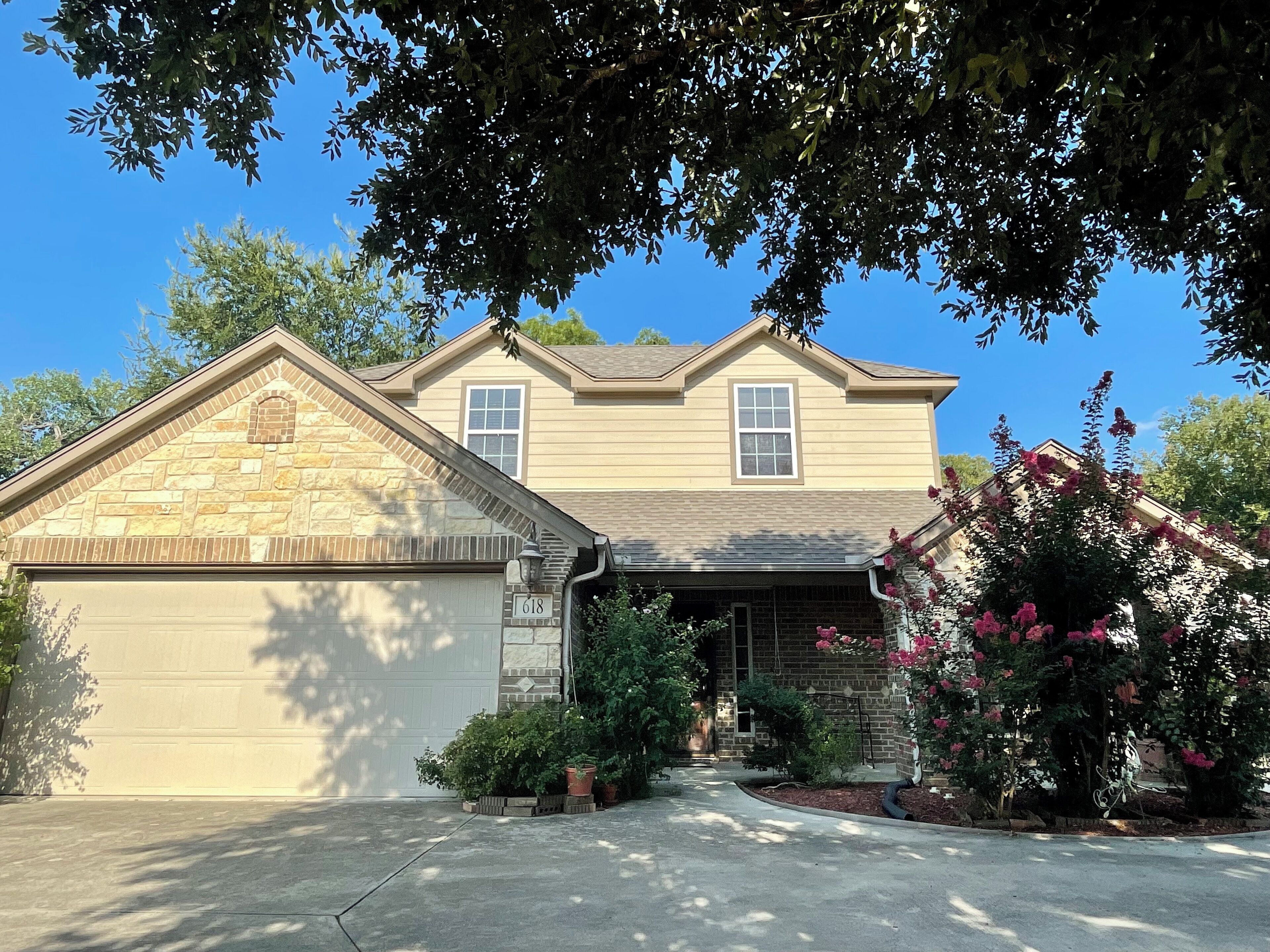 Casa de Los Abuelos- Centrally Located Fort Worth, TX Getaway!