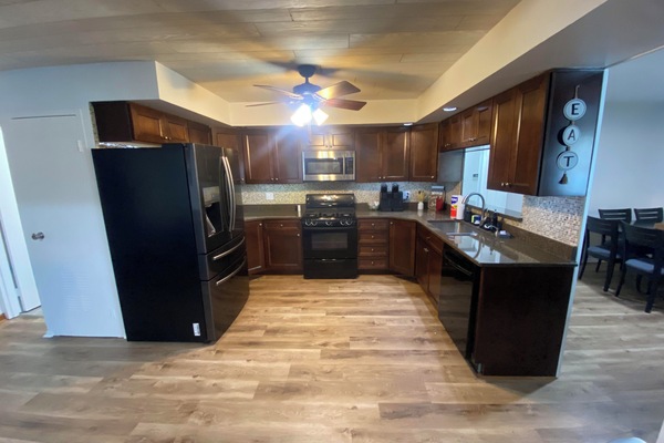 Refrigerador, microondas, horno, placa de cocina