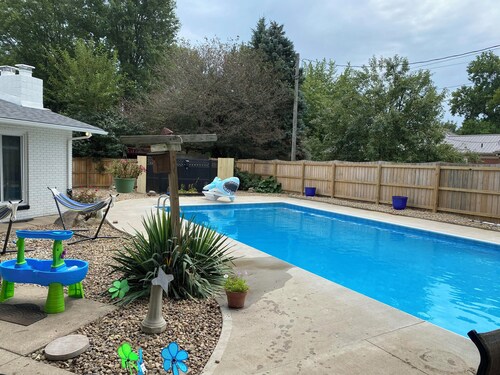Spacious Retreat: Sleeps 16 with pool, hot tub, Game Room, and Fitness Room