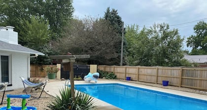 Spacious Retreat: Sleeps 16 with pool, hot tub, Game Room, and Fitness Room