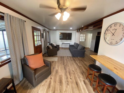 Spacious Retreat: Sleeps 16 with pool, hot tub, Game Room, and Fitness Room