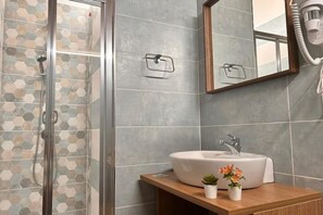 Shower, hair dryer, bidet, toilet paper - AnnaBella's Home Cam. Friends (Agropoli)