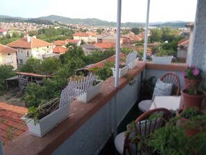 Property grounds - Cozy studio with mountain view in Panagyurishte (Panagyurishte)