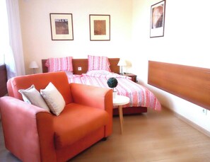 1 bedroom, iron/ironing board, WiFi, bed sheets - Cozy studio with mountain view in Panagyurishte (Panagyurishte)