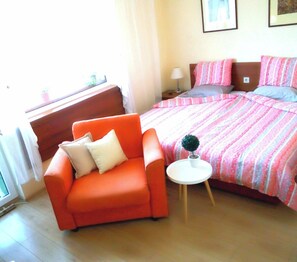 1 bedroom, iron/ironing board, WiFi, bed sheets - Cozy studio with mountain view in Panagyurishte (Panagyurishte)