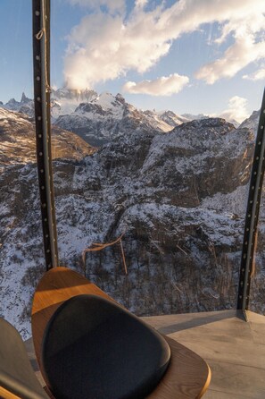 Luxury Suite, 1 Queen Bed, Mountain View | Living area - OVO Patagonia (El Chalten)