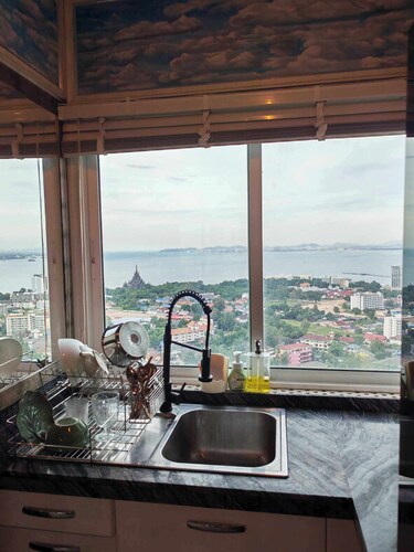 Art Under the Clouds 32nd floor sea view SuperHost