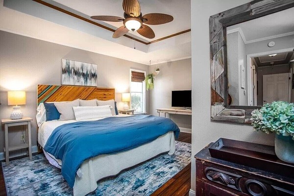 4 bedrooms, iron/ironing board, WiFi, bed sheets