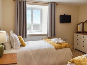 3 bedrooms, free WiFi, bed sheets