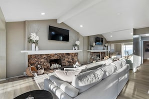 TV, fireplace, ping pong, books - Millcreek Villa: Scenic Fun & Games Getaway! by RedAwning (Salt Lake City)