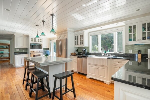 Fridge, microwave, oven, coffee/tea maker - Immaculate Waterfront Beach House by RedAwning (West Yarmouth)