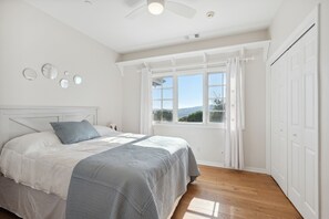 6 bedrooms, iron/ironing board, travel cot, Internet - Serene Retreat in the Heart of SLO by RedAwning (San Luis Obispo)