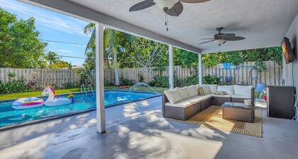 Boca Beauty - Stylish Home with Pool by RedAwning
