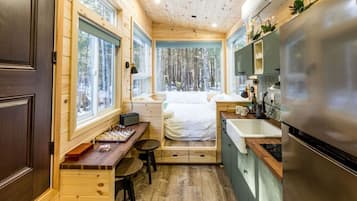 Fridge, microwave, coffee/tea maker, toaster