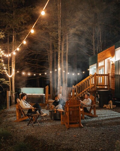 Luxury Tiny Home Getaway- IRIS Home