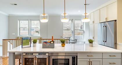 Windy City Getaway | 3BR 2BA Chicago Townhouse by RedAwning