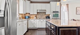 Moose Meadow (5-Bedroom Home) by RedAwning
