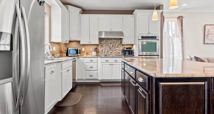 Moose Meadow (5-Bedroom Home) by RedAwning