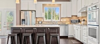 Moose Meadow (5-Bedroom Home) by RedAwning