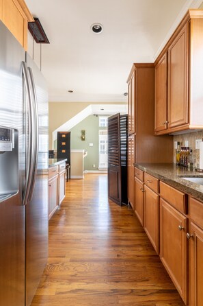 Interior - Washington Corridor & Park Living by RedAwning (Houston)