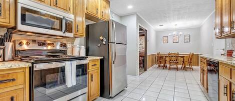 Fridge, microwave, oven, coffee/tea maker