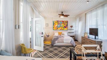 5 bedrooms, WiFi, bed sheets