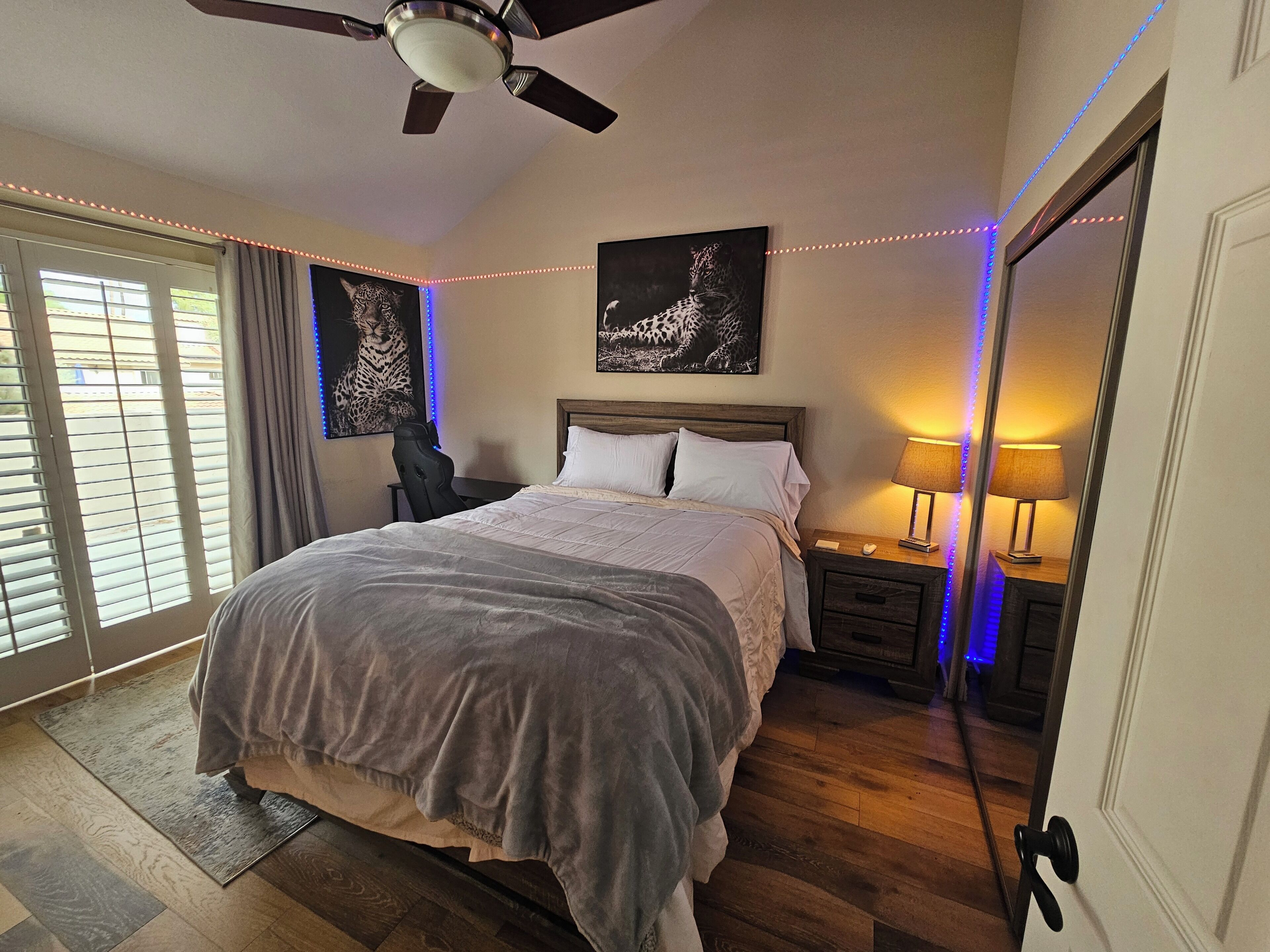 Cozy 2-bedroom townhome in fabulous Scottsdale with WiFi, AC, and outdoor sports