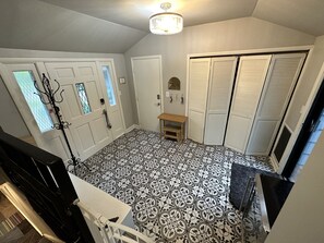 Interior - Casa Kelly - Vibrant family home with EV charger and fenced yard (City of Golden Valley)