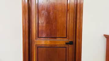 Studio Suite, Mountain View | In-room safe, blackout curtains, iron/ironing board, free WiFi