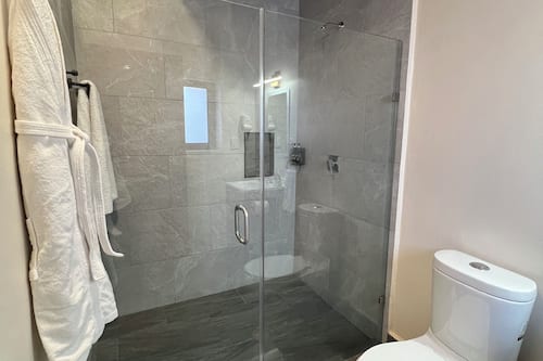 Studio Suite | Bathroom