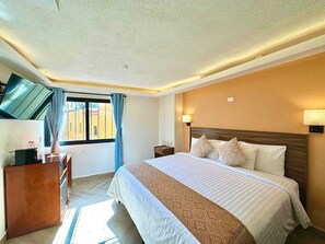 Studio Suite, Mountain View | In-room safe, blackout curtains, iron/ironing board, free WiFi - SUITES DEL JARDIN PRINCIPAL (Guanajuato)