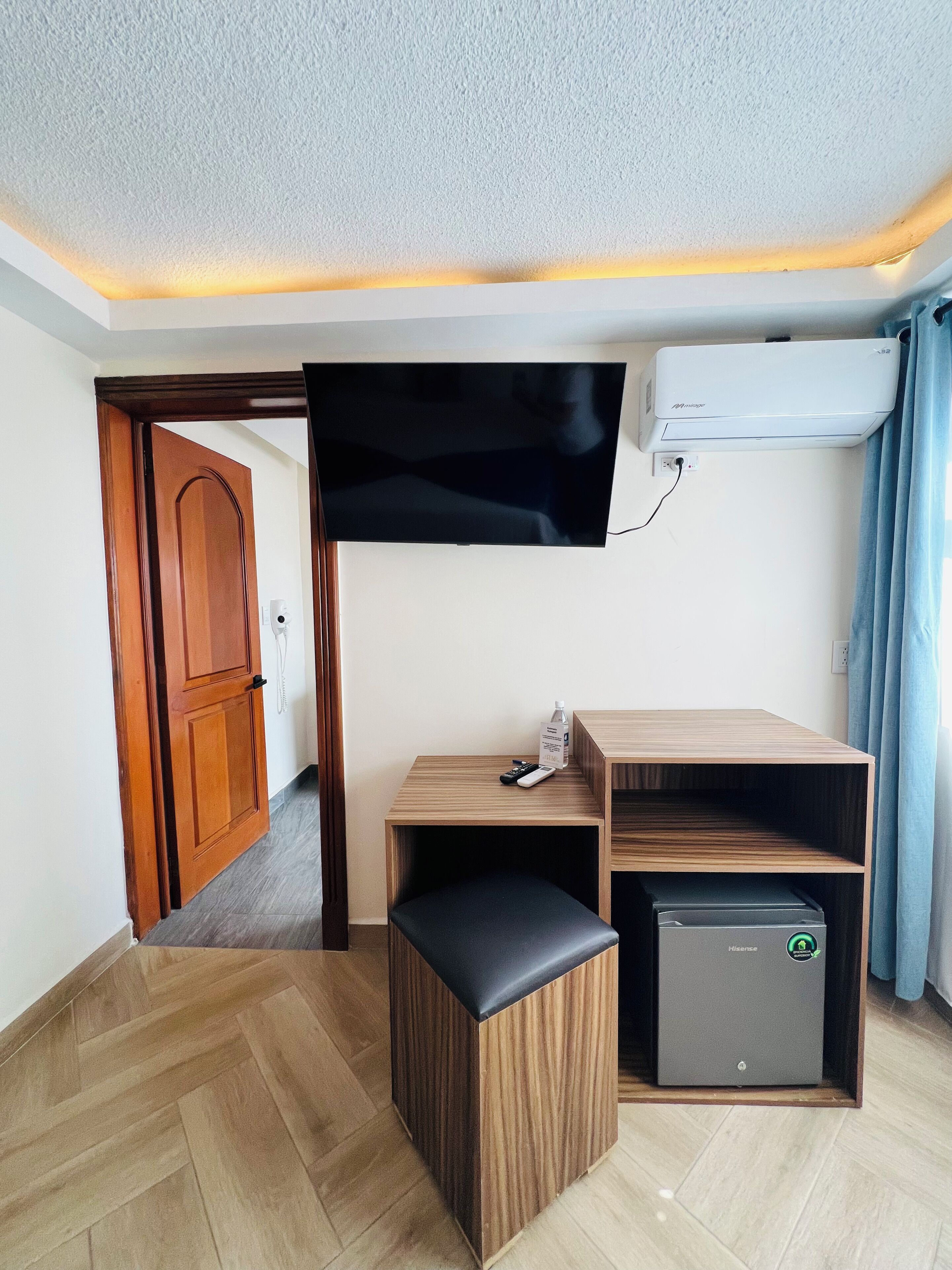 Studio Suite, Mountain View | In-room safe, blackout drapes, iron/ironing board, free WiFi