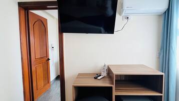 Studio Suite, Mountain View | In-room safe, blackout drapes, iron/ironing board, free WiFi