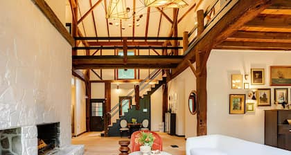 Hudson Retreat - 1780s Renovated Barn