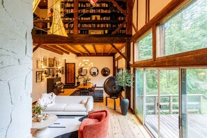 Smart TV, fireplace, books, music library