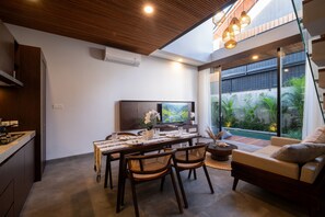 ヴィラ 2 ベッドルーム バルコニー | ダイニングルーム