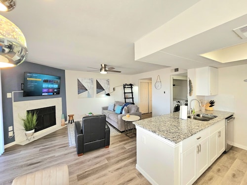 Lake life 1-bedroom,1-bath condo in peaceful Garland TX