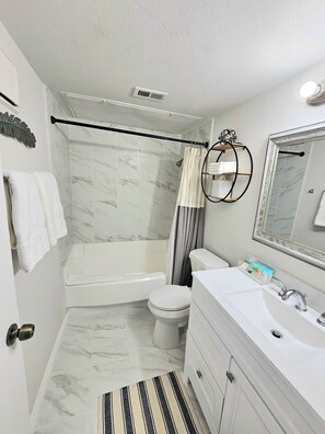 Eco-friendly toiletries, hair dryer, towels, soap - Lake life 1-bedroom,1-bath condo in peaceful Garland TX (Garland)