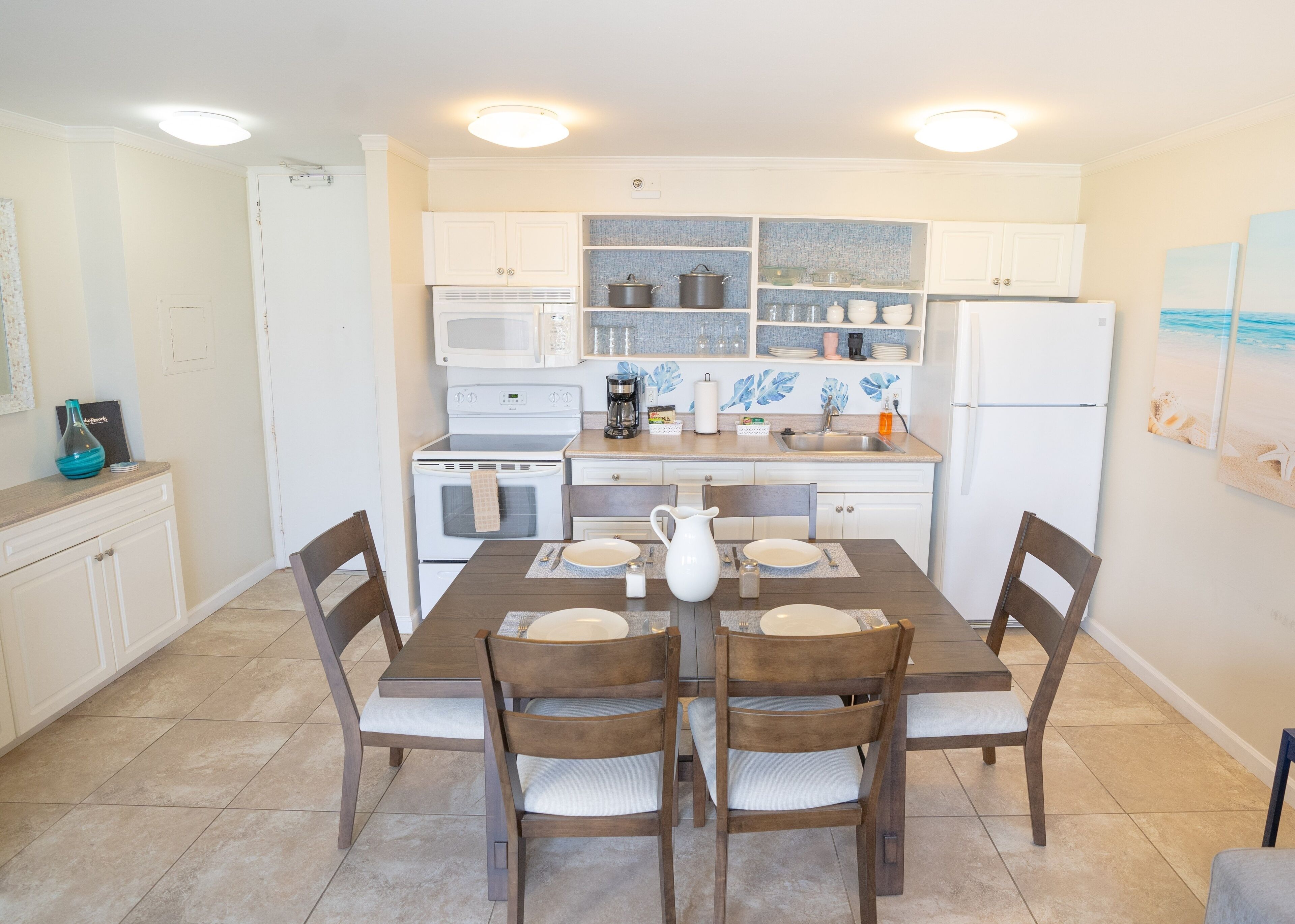 Fridge, microwave, oven, coffee/tea maker