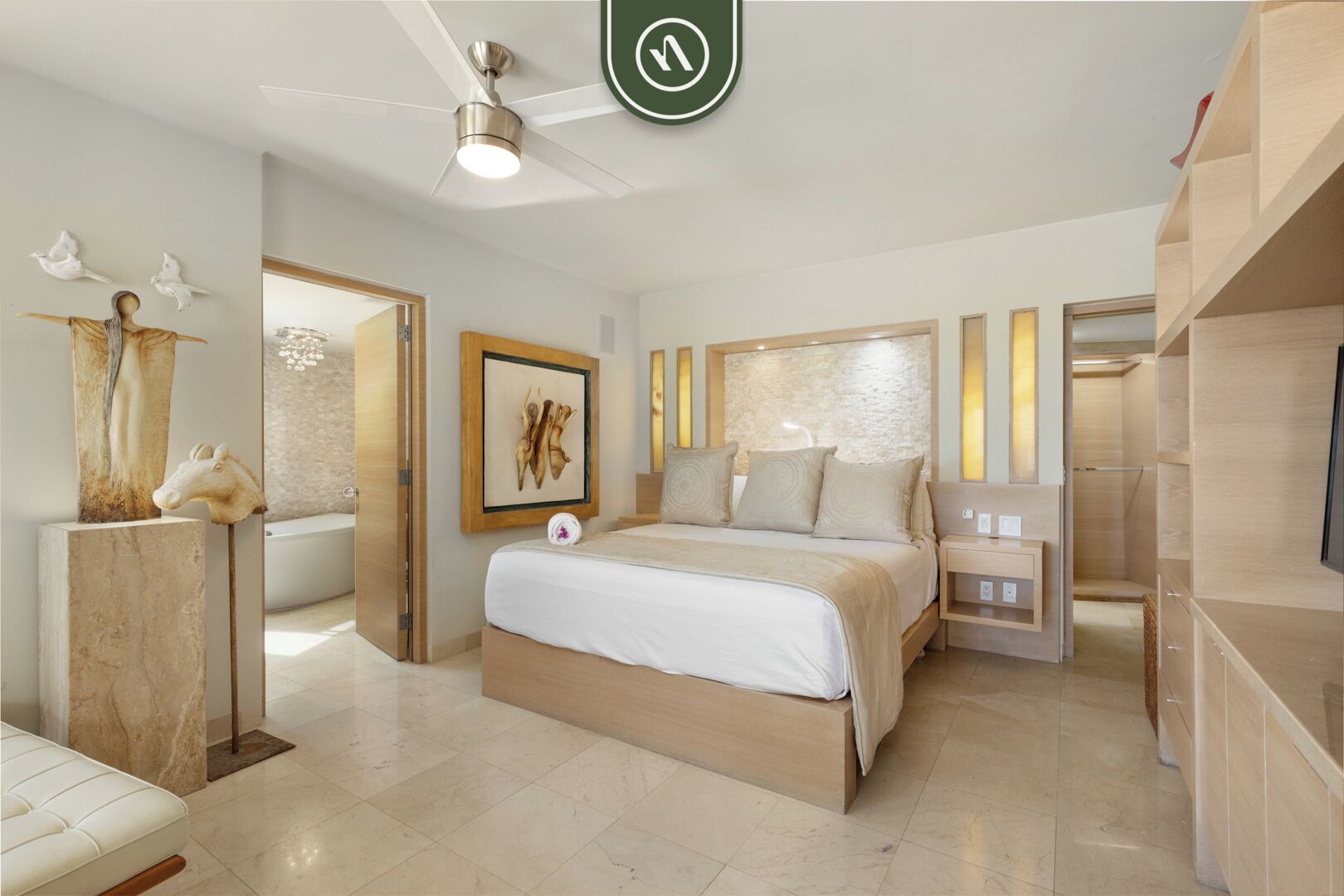 Luxury Apartment, Beach View | Iron/ironing board, free WiFi