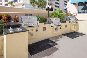 Property grounds - Daytona Beach | Premium Coastal Stay | Pool & Ocean Access (Daytona Beach)