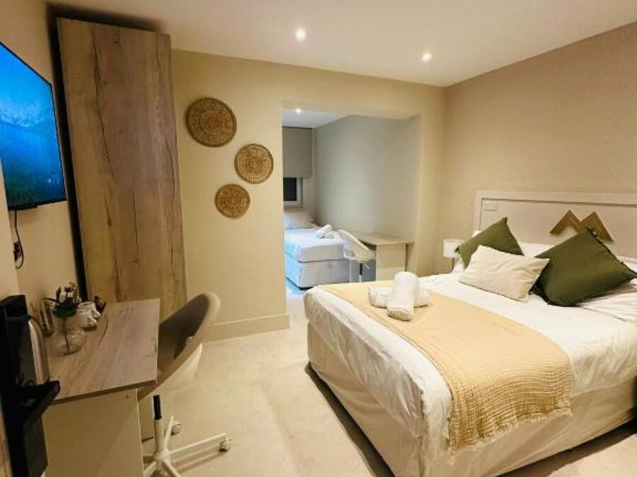 Deluxe Triple Room | Individually furnished, desk, laptop workspace, soundproofing