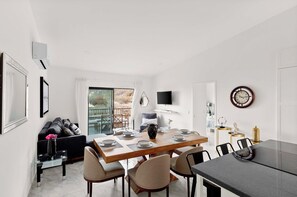 In-room dining - Collection O Morgan City Center, Los Cabos (Cabo San Lucas)