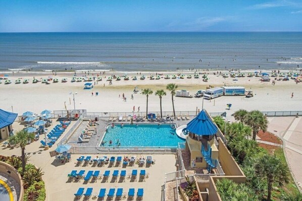 Beach nearby, sun loungers, beach towels