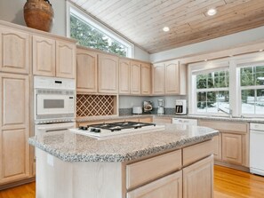 Réfrigérateur, micro-ondes, four, lave-vaisselle