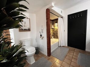 Shower, hair dryer, towels, soap - Step away from the noise of the city and into a country home get away (Springville)