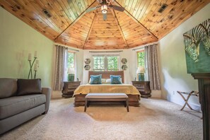 Interior - Spacious 5-bedroom house in serene Sevierville with Pool and free WiFi (Sevierville)