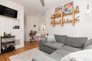 Smart TV, DVD player, books, stereo